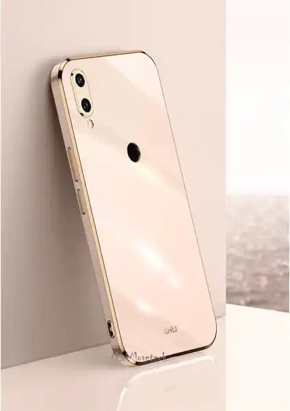 Huawei P20 Lite için Şık ve Dayanıklı Silikon Kılıf Parlak Altın Kenar Detaylarıyla