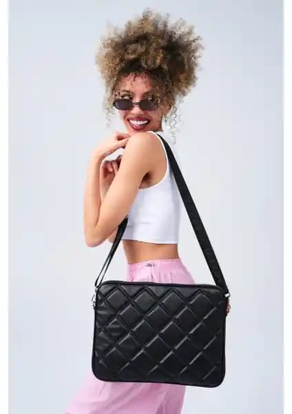 Morca Kapitone Laptop Kılıfı 15-16 İnç Siyah - Dayanıklı ve Su Geçirmez Tasarım