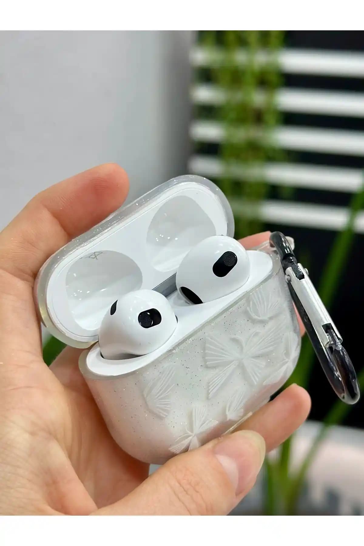 AirPods 3. nesil için Go Aksesuar ve mooodcase kılıflarının detaylı karşılaştırması