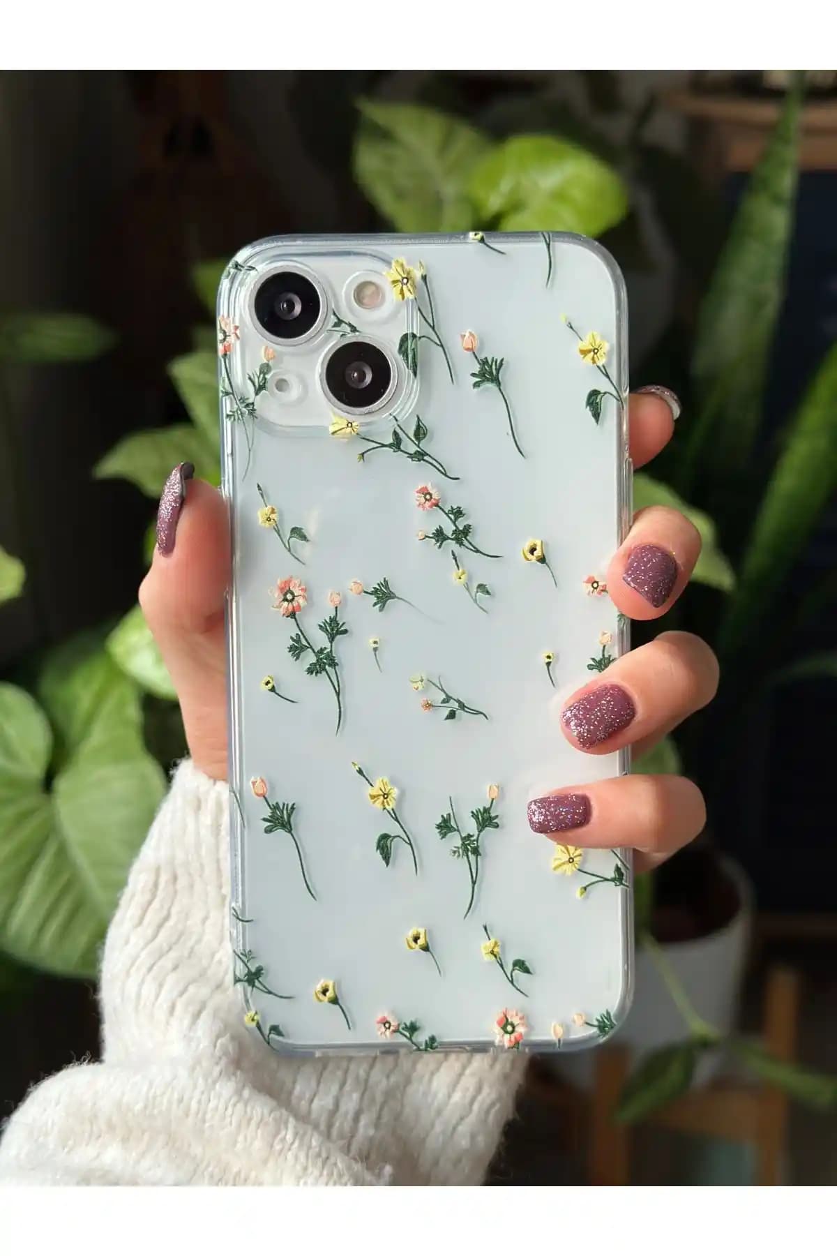 Go Aksesuar Kılıf Karşılaştırması: Krem ve Pembe Çiçek Tasarımlarıyla Telefon Koruma Çözümleri