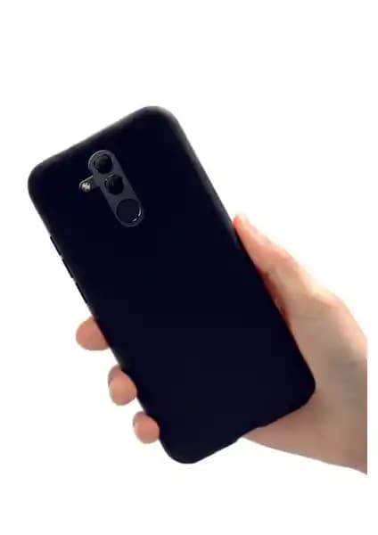 Huawei Mate 20 Lite ve OnePlus 9 Pro için en iyi silikon koruma kılıflarının karşılaştırması