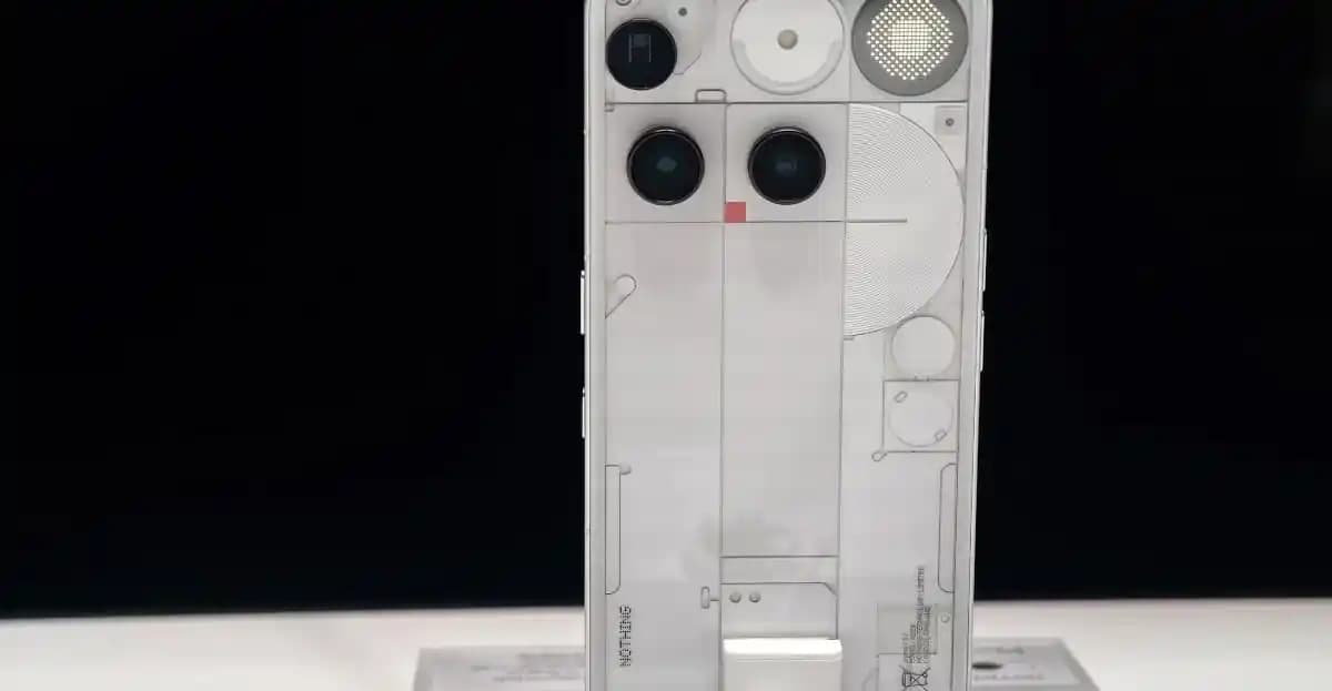 Nothing Phone 3: Tasarımda Yenilik ve Performans Tartışmalarıyla Yeni Amiral Gemisi