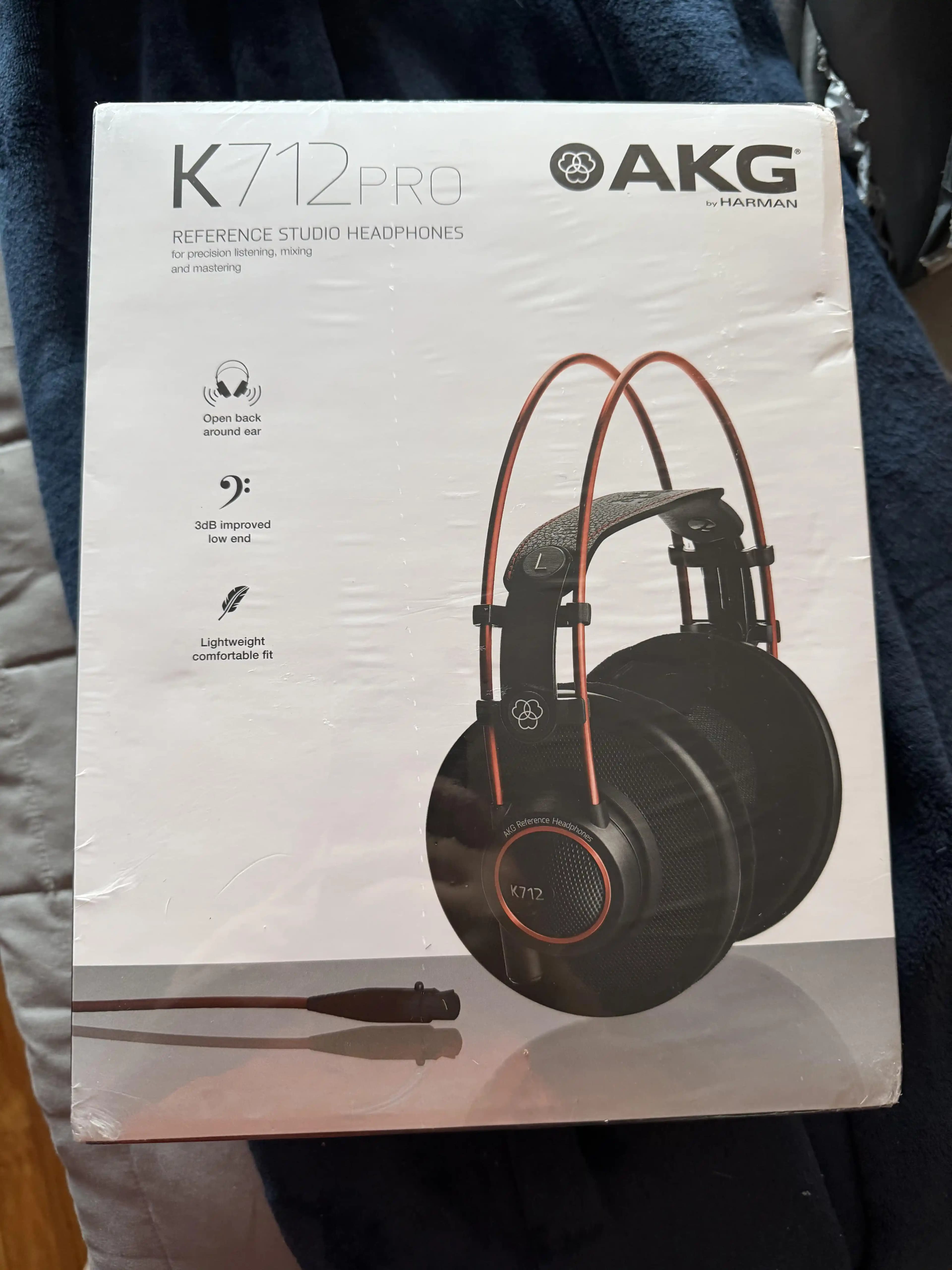 AKG K712 Kulaklıkları: Geniş Ses Sahnesi ve Konforlu Tasarımın Detaylı İncelemesi