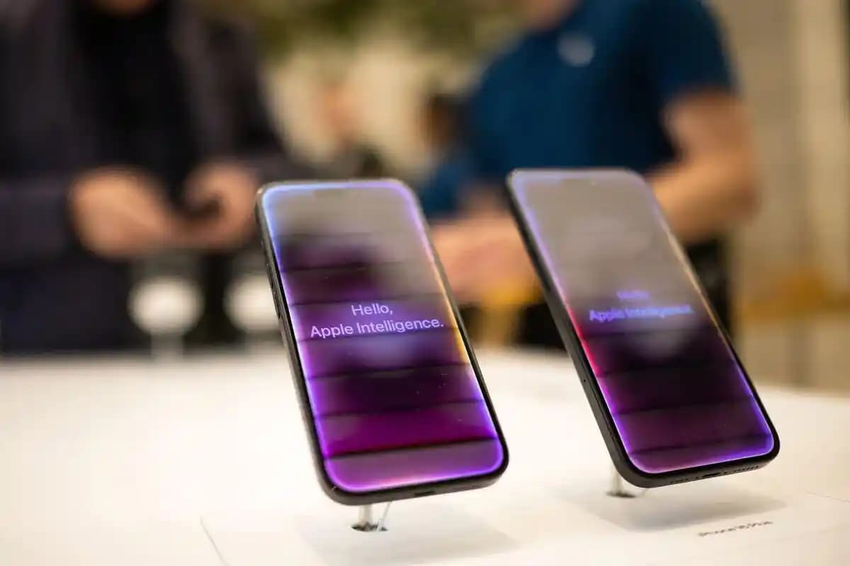 Apple'ın Yapay Zeka Araştırmacılarının Ayrılması ve Siri'nin Gelişimindeki Zorluklar