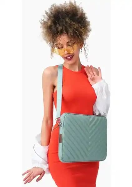 Morca Macbook Kılıfı ve Moserini Çanta Karşılaştırması 13-14 İnç Modelleri İçin En İyi Koruma Çözümleri