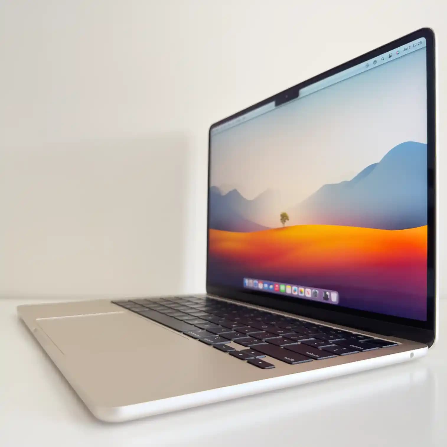 Apple MacBook Air M2: Hafif ve Güçlü Tasarım ile Yüksek Performans Sunan Dizüstü Bilgisayar
