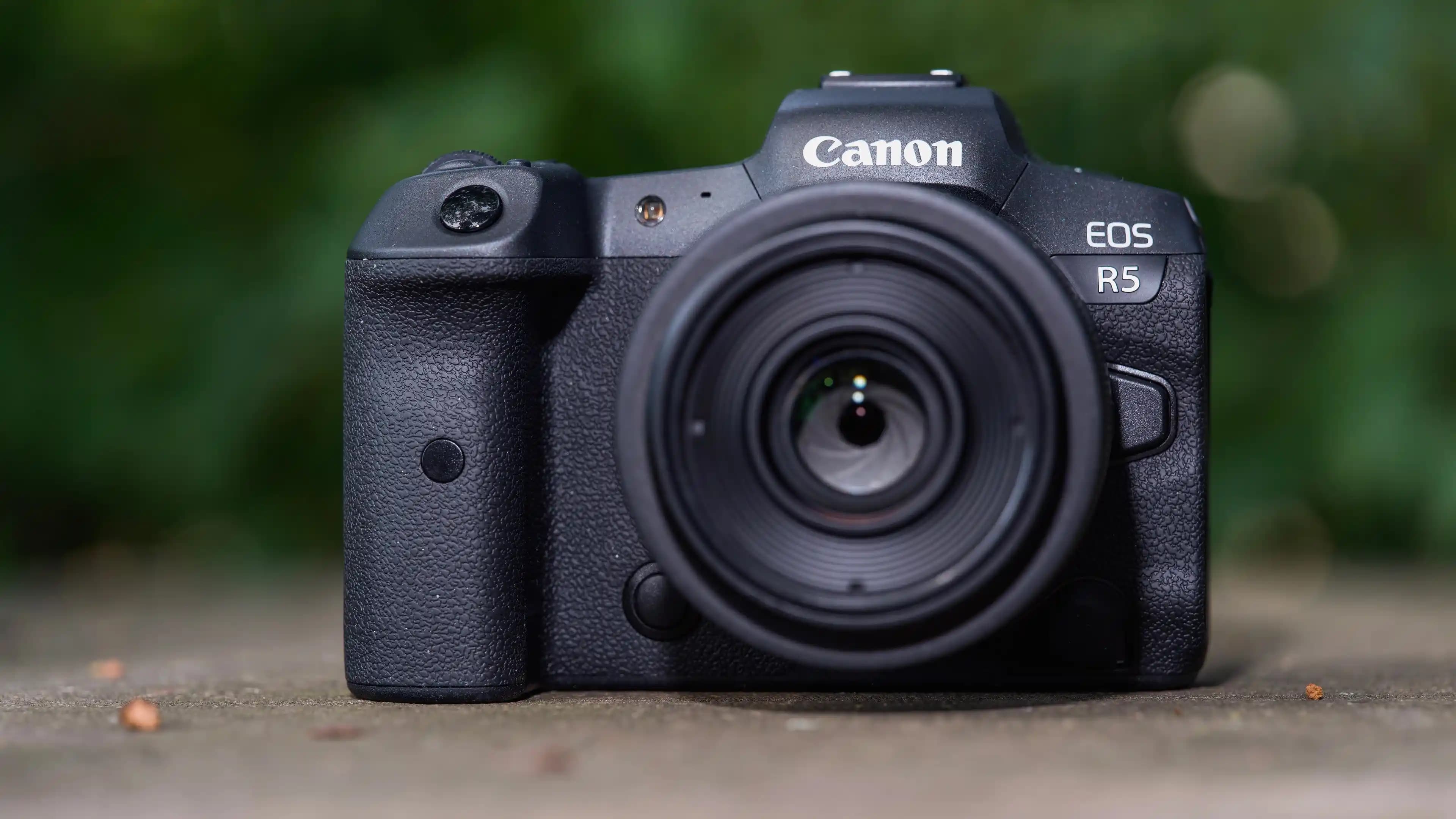 Canon EOS R5: Yüksek Performanslı Profesyonel Aynasız Kamera Özellikleri ve Teknolojik Yenilikler