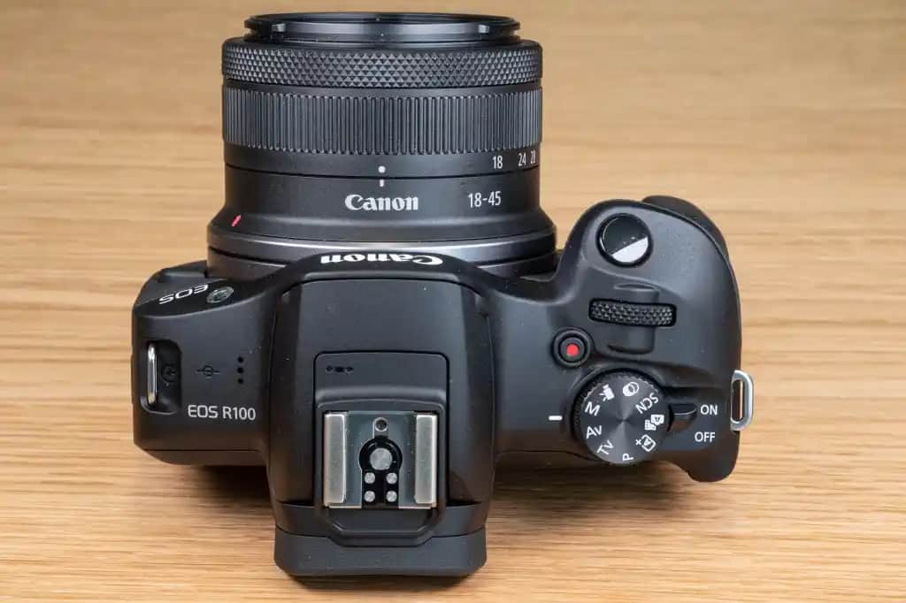 EOS R100: Canon'un Yeni Nesil Aynaşız Fotoğraf Makinesi Teknolojileri ve Özellikleri