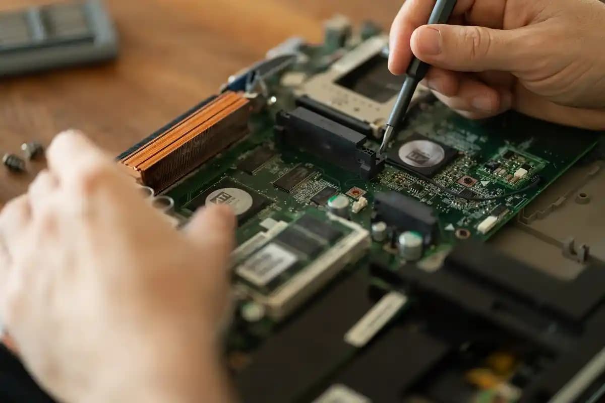 Güvenilir ve Etkili Laptop Teknik Servisleri Rehberi: Seçim ve Çözüm İpuçları