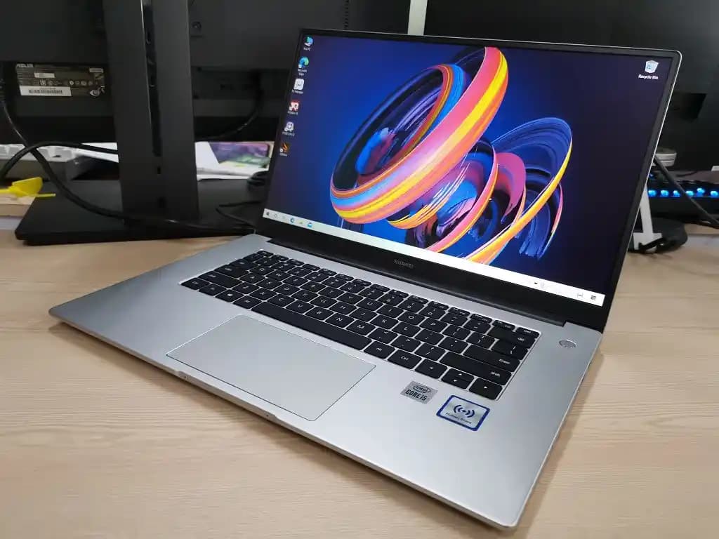 Huawei MateBook D15: Güncel Elektronik Dünyasının Güçlü ve Uygun Fiyatlı Dizüstü Bilgisayarı