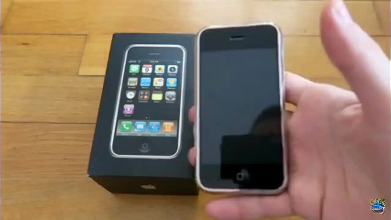 iPhone 1. Nesil: Mobil Teknolojinin Dönüm Noktası ve Elektronik Sektörüne Etkisi