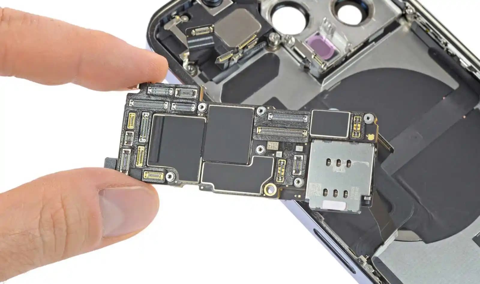 iPhone 13 RAM Özellikleri ve Elektronik Dünyasındaki Yeri Analizi
