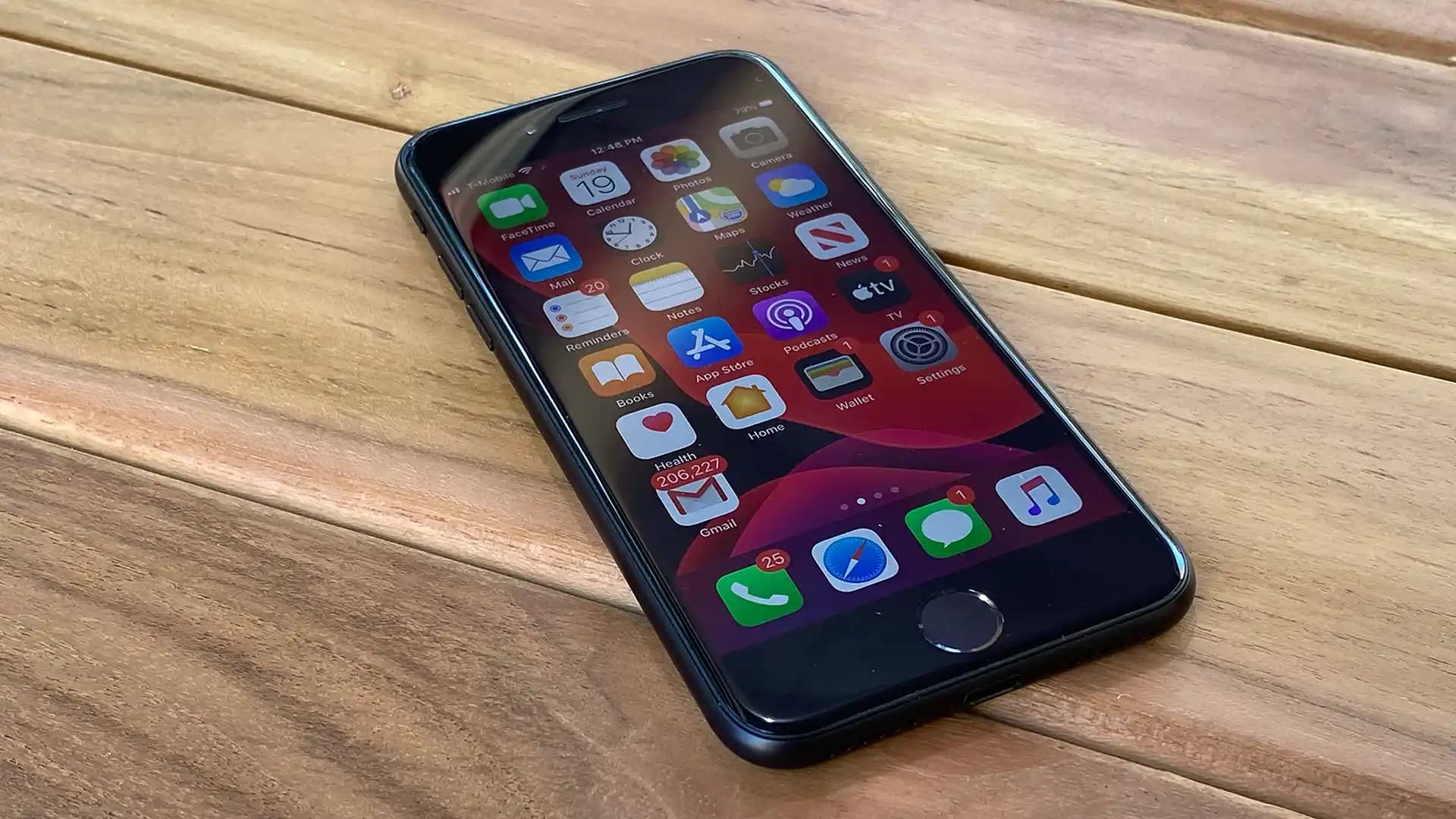 iPhone SE 3 İncelemesi: Güçlü Performans ve Uygun Fiyatlı Kompakt Akıllı Telefon