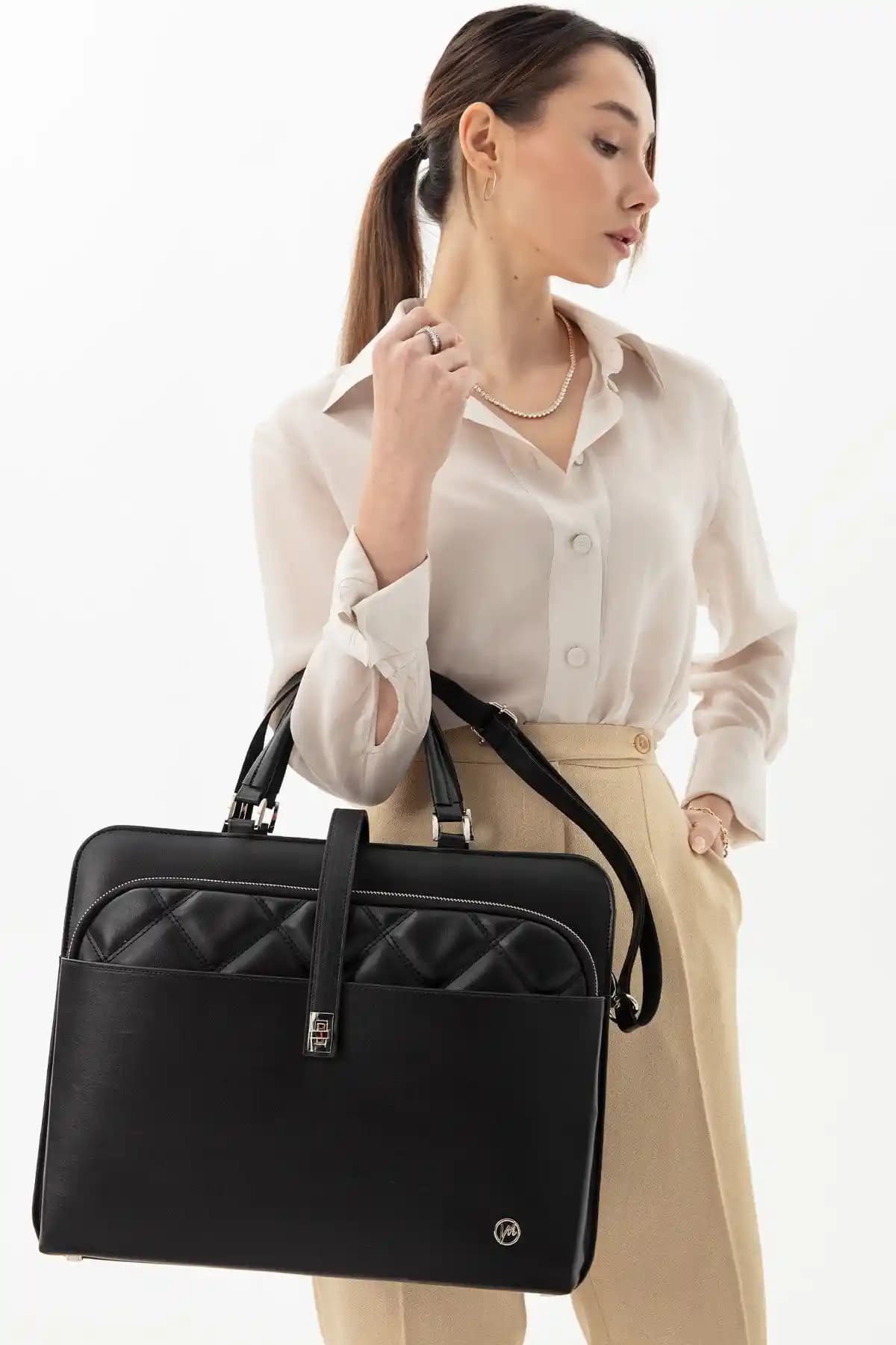 Kadınlar İçin En Uygun Laptop Çantası Seçiminde Dikkat Edilmesi Gerekenler ve Trendler