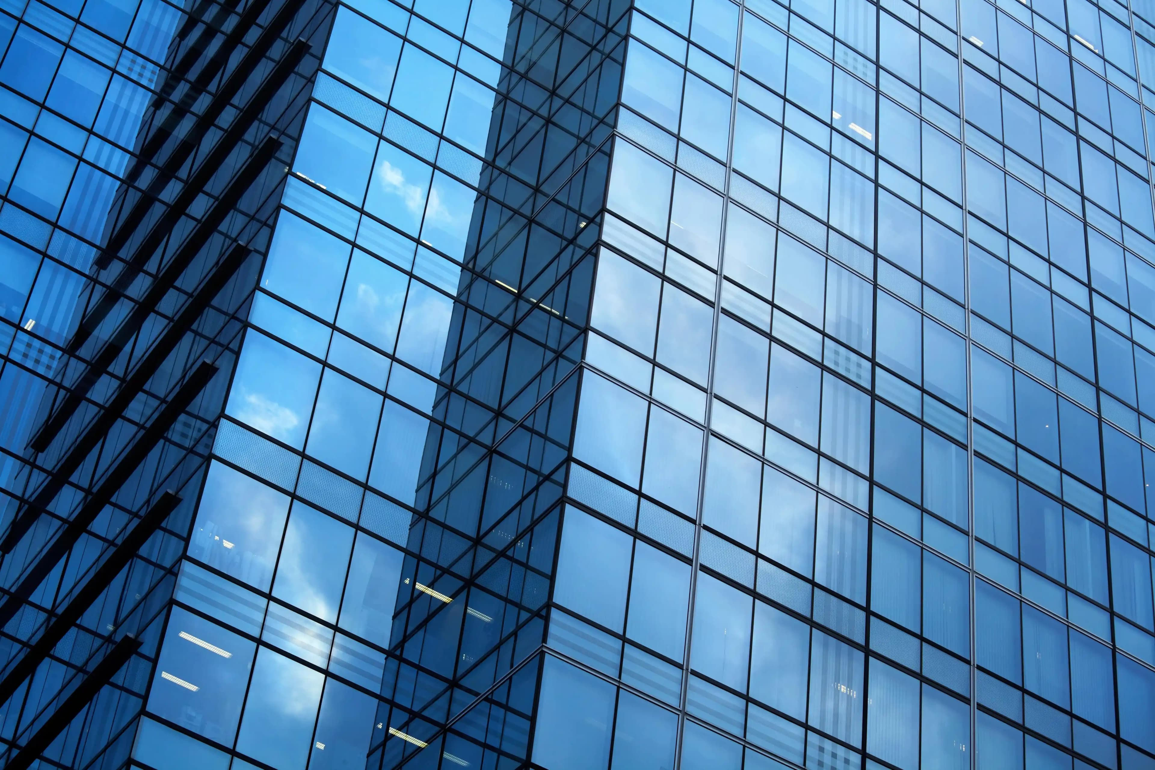 Keskin Köşeli Telefonlar: Modern Tasarım ve Teknolojik Özellikler Üzerine Analiz