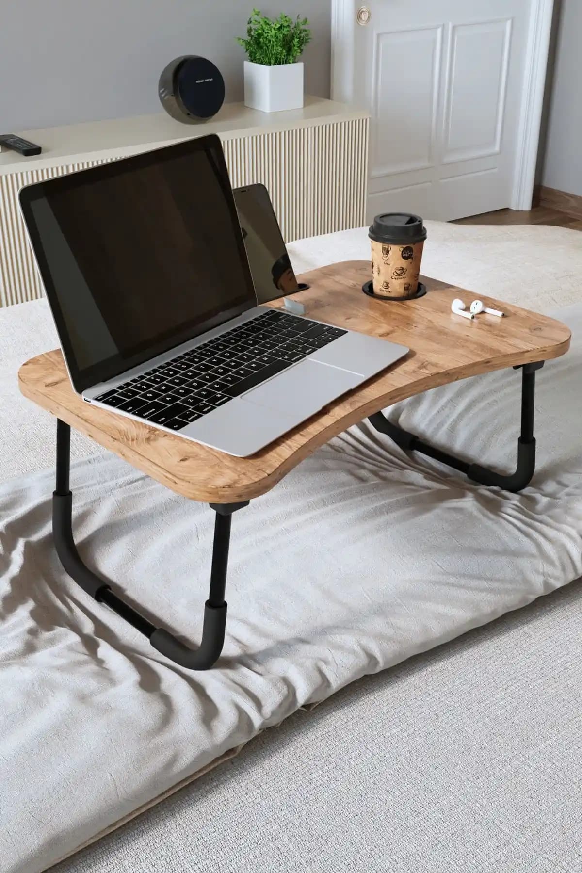 Laptop Sehpası: Ergonomiyi ve Verimliliği Artıran Modern Çözüm