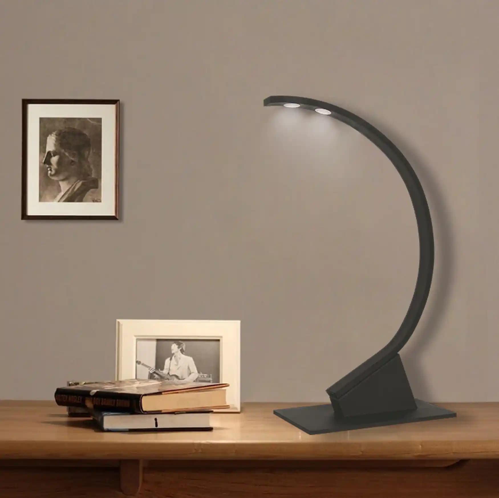 Masa Lambası Seçimi ve Trendleri: Ev ve Ofis İçin Estetik ve Fonksiyonel Çözümler