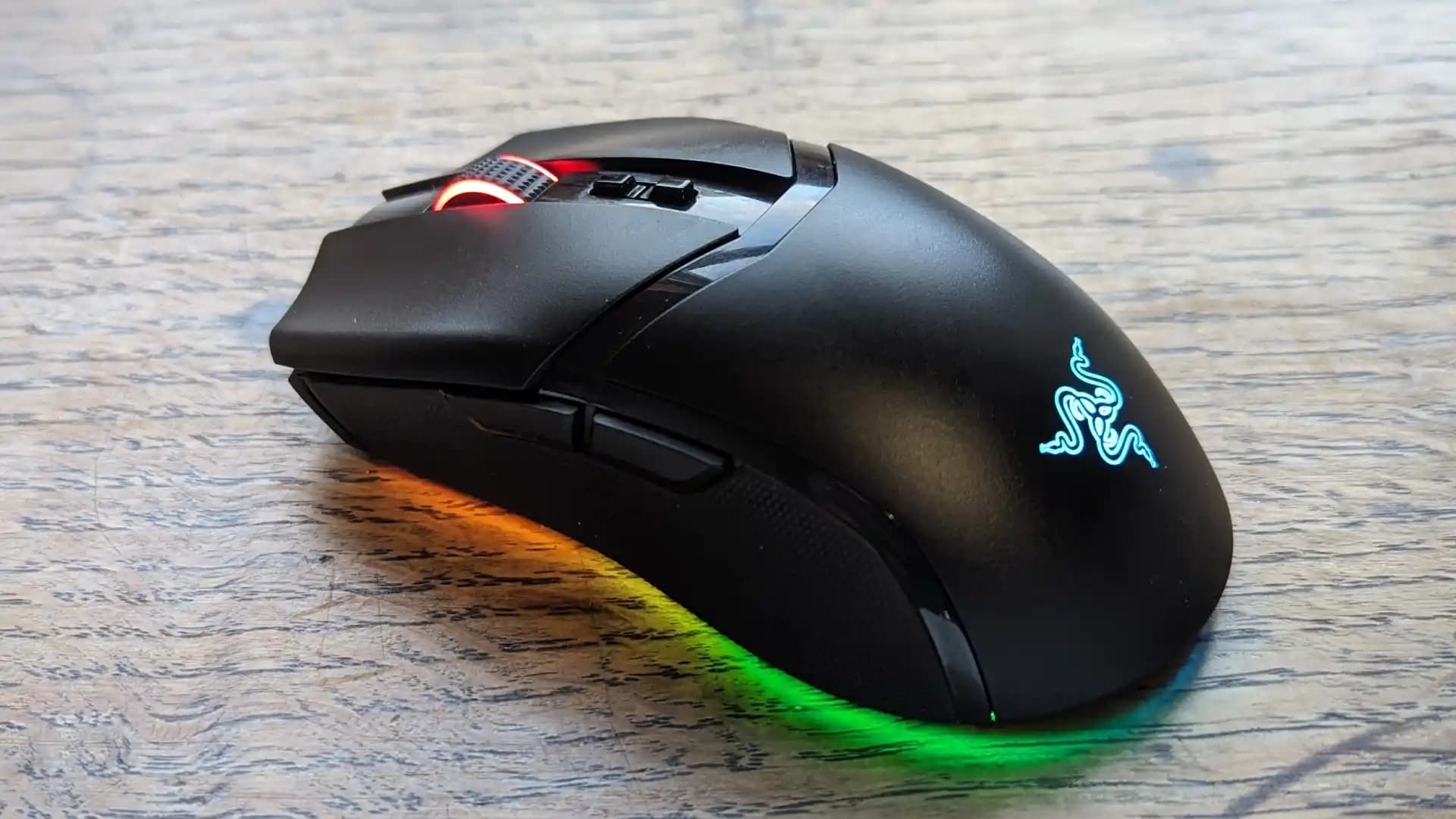 Razer Cobra Pro Kablosuz Gaming Faresi: Yüksek Performans ve Uzun Pil Ömrü