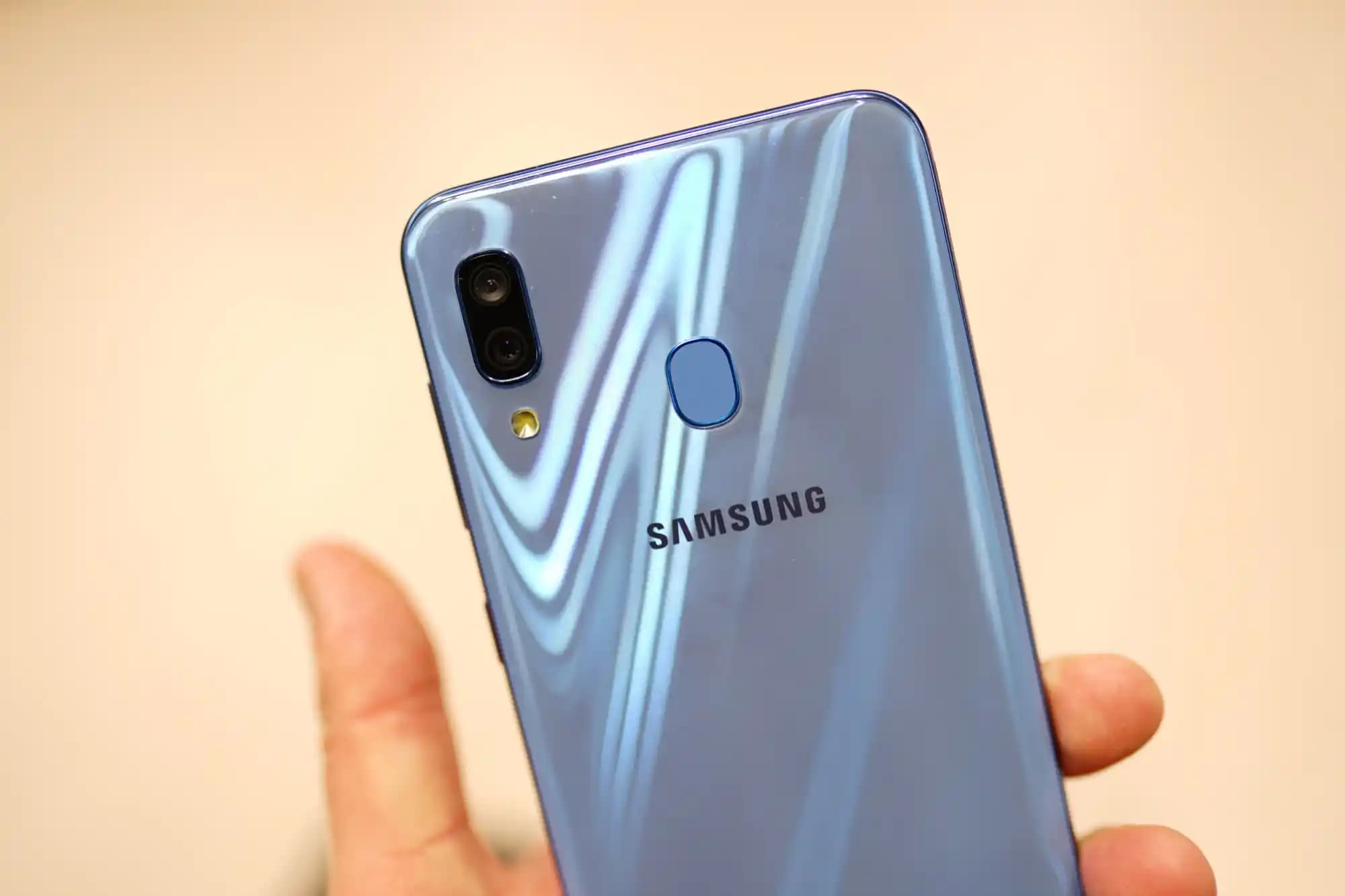 Samsung Galaxy A30 İncelemesi: Şık Tasarım ve Güçlü Özelliklerle Uygun Fiyatlı Akıllı Telefon