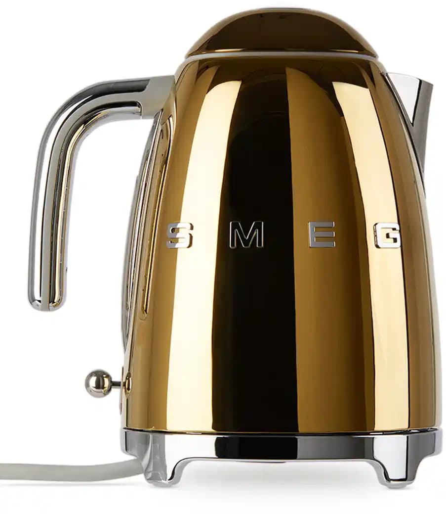 Smeg Altın Renkli Su Isıtıcı: Şıklık ve Teknolojinin Modern Buluşması