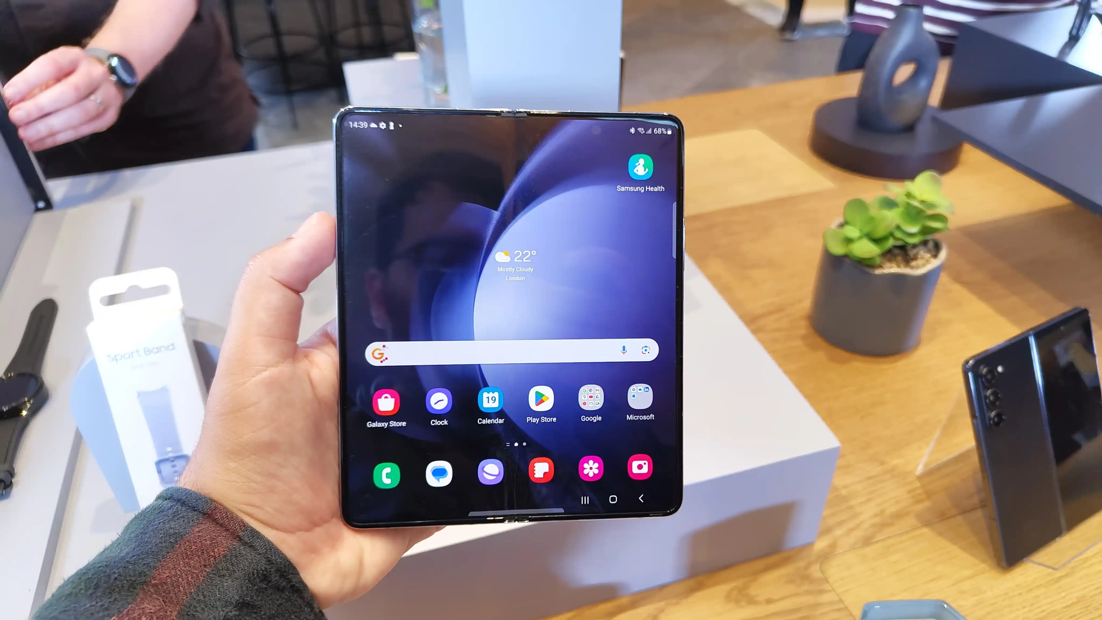 Samsung Galaxy Z Fold5: Katlanabilir Ekran Teknolojisiyle Yenilikçi Akıllı Telefon