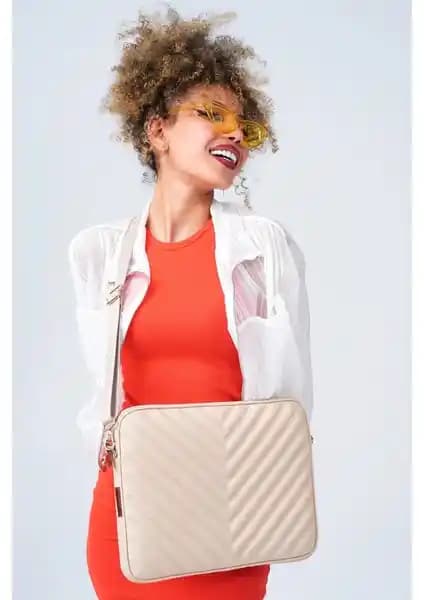 Morca Macbook Air ve Pro 13.3-14 İnç Bej Laptop Kılıfı Şıklık ve Koruma Sağlar