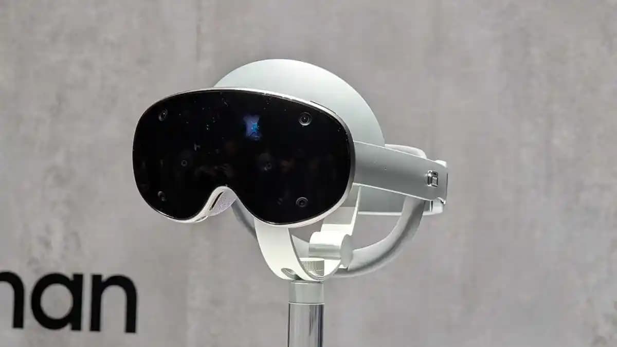 Sanal Gerçeklik (VR) Teknolojisi: Donanım İlerlemesi, Yazılım Zorlukları ve Gelecek Vizyonu