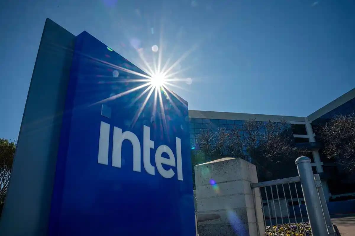 Intel'in Apple'dan Yatırım Talebi ve ABD Yarı İletken Sektöründeki Stratejik Hamleler