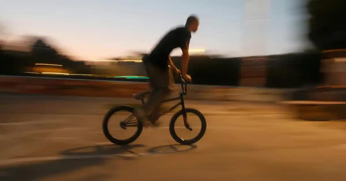 65 İnç TV Ölçüleri: En Boy, İzleme Mesafesi ve Salon Yerleşimi Rehberi