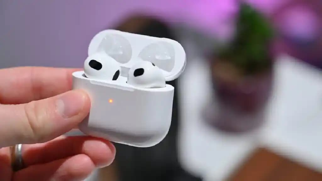 Apple AirPods 4: Gelişmiş Ses Kalitesi ve Ergonomik Tasarımla Yeni Kablosuz Kulaklık