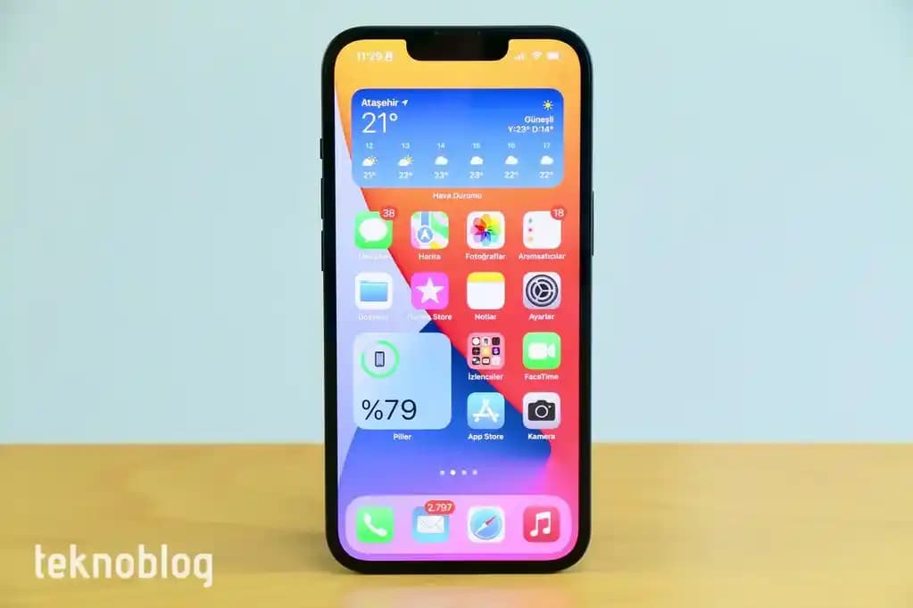 Apple iPhone 13 İncelemesi: Tasarım, Performans ve Gelişmiş Kamera Özellikleri