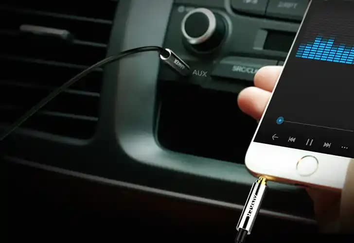 Arabada AUX Nedir? AUX Kablosu Kullanımı, Avantajları ve Seçim Kriterleri