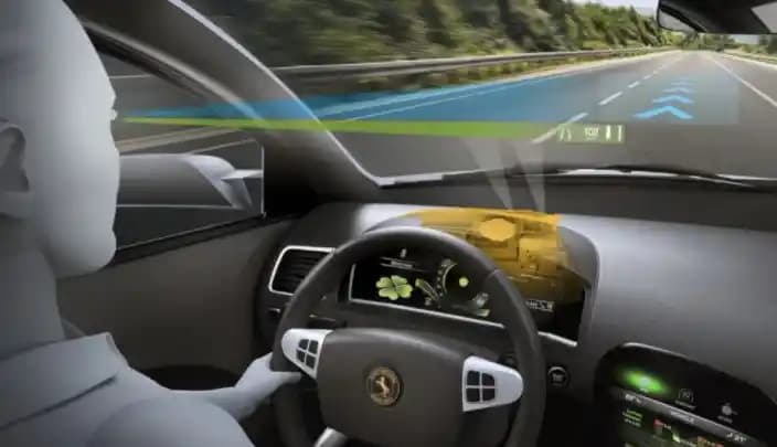 Araçta Hayalet Ekran Teknolojisi: Şeffaf ve Güvenli Sürüş İçin Yenilikçi Çözüm