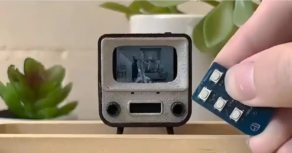 Dünyanın En Küçük Televizyonu: Minyatür Teknolojide Öncü Tasarım ve İşlevsellik