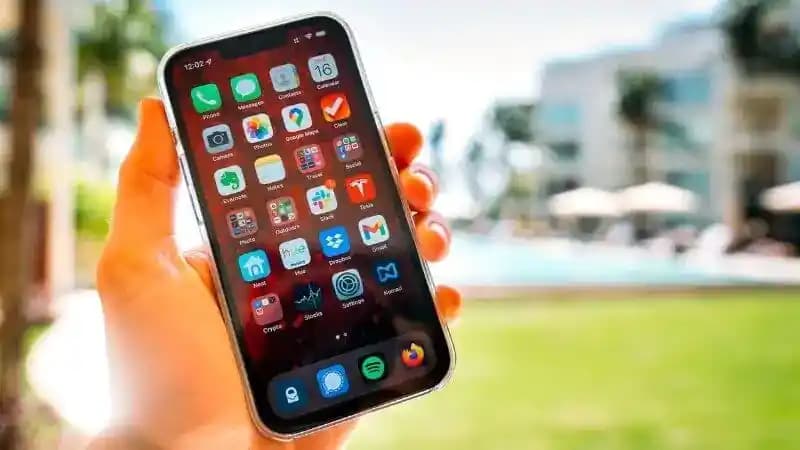 En Yakın Telefoncu: Hızlı ve Güvenilir Akıllı Telefon Tamiri ile Yerel Çözümler