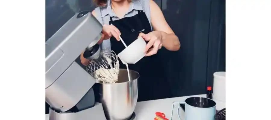 Hamur Yoğurma Makinesi: Teknolojiyle Mutfakta Pratik ve Hızlı Hamur Hazırlama