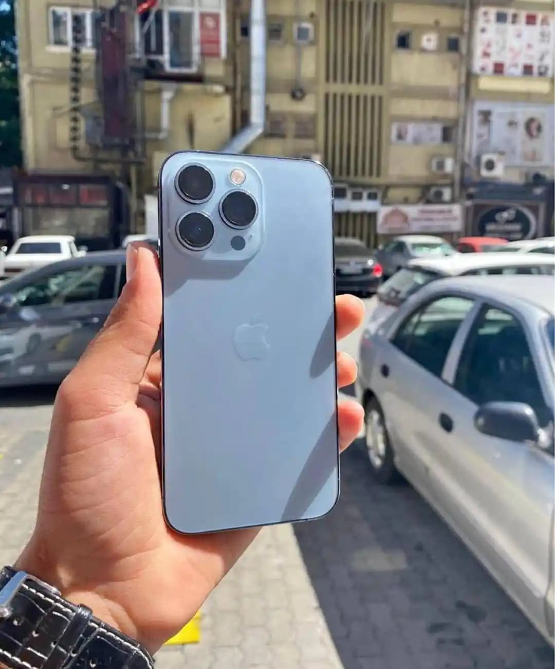 iPhone 13 Pro Mavi: Apple'ın Gelişmiş Performans ve Estetik Tasarım Özellikleri