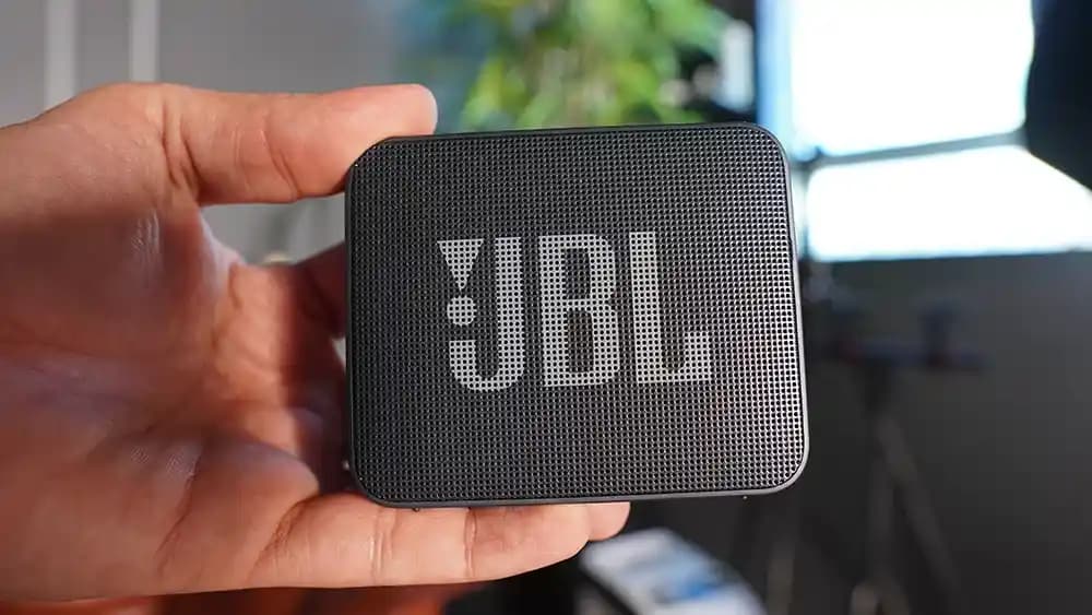 JBL Go Essential ve JBL Go 4: Taşınabilir Hoparlörlerde Tasarım, Ses ve Dayanıklılık Karşılaştırması