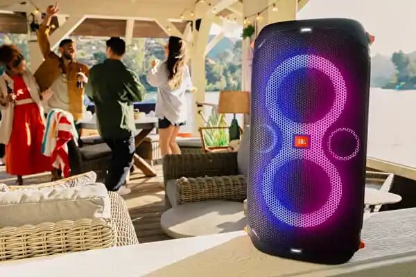 JBL PartyBox 110: Taşınabilir, Suya Dayanıklı ve Güçlü Ses Performanslı Hoparlör
