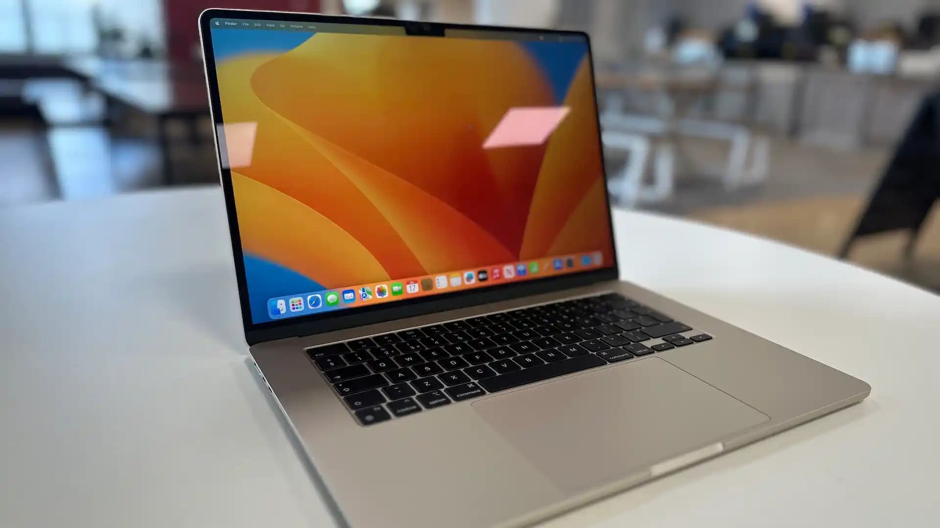 MacBook Air M2 15 İnç: İnce Tasarım ve Yüksek Performanslı Apple Dizüstü Bilgisayar