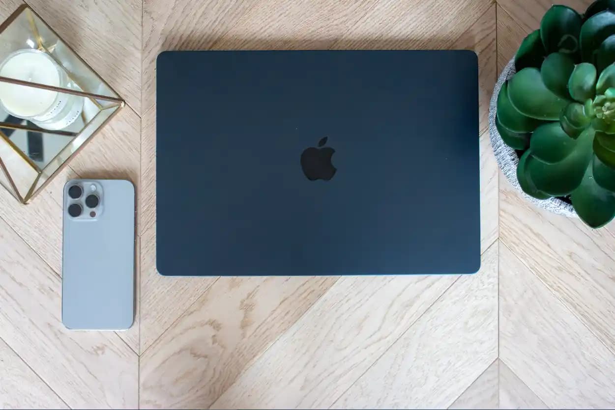 MacBook M2 Özellikleri: Apple'ın Yeni Nesil Dizüstü Bilgisayarı Detaylı İncelemesi