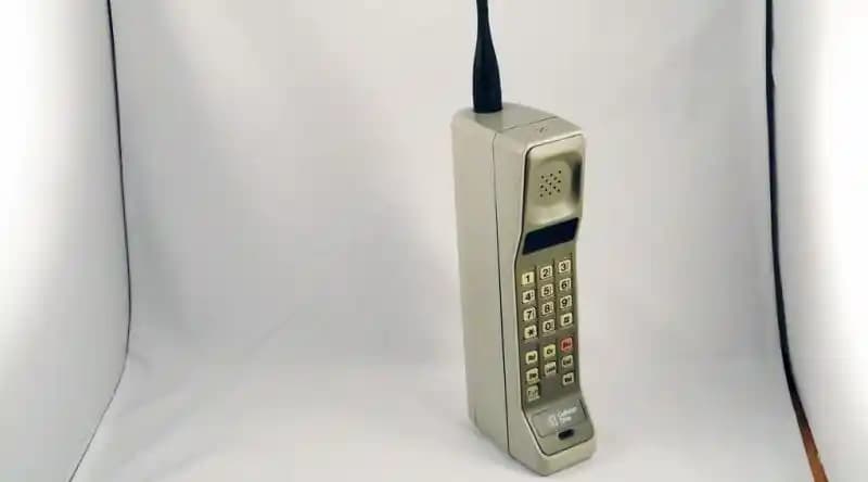 Motorola'nın İlk Cep Telefonu DynaTAC 8000X ve Mobil İletişimde Devrim
