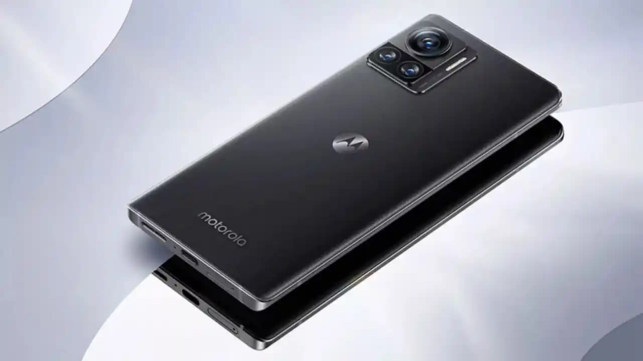 Motorola'nın İlk Kameralı Telefonu ve Mobil Fotoğrafçılığın Doğuşu: 1999 Teknolojik Yenilikleri