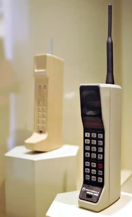 Motorola'nın İlk Telefonu: 1973'te Mobil İletişimin Başlangıcı ve Teknik Özellikleri