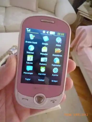 Samsung'un Pembe Telefonları: Geçmişten Günümüze Tasarım ve Teknoloji İncelemesi