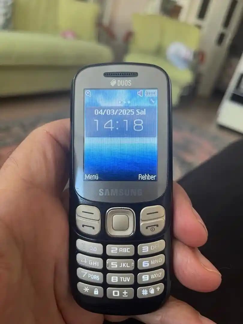 Tuşlu Samsung Telefonlar: Dayanıklılık ve Basitlikle Geçmişten Günümüze İletişim