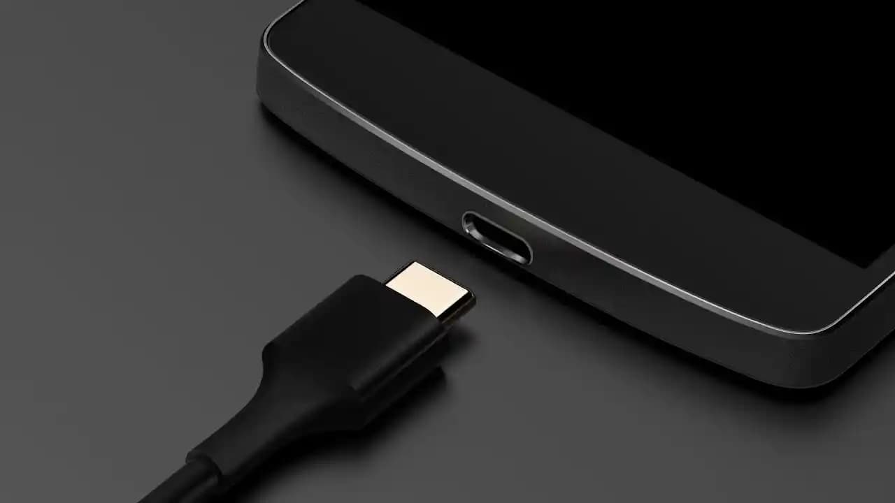 USB Type-C Nedir? Modern Cihazlarda Evrensel ve Yüksek Performanslı Bağlantı Teknolojisi