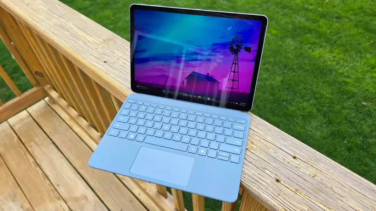 Surface Pro 12 ve iPad Pro M2: İş ve Eğlence İçin Performans ve Kullanım Karşılaştırması