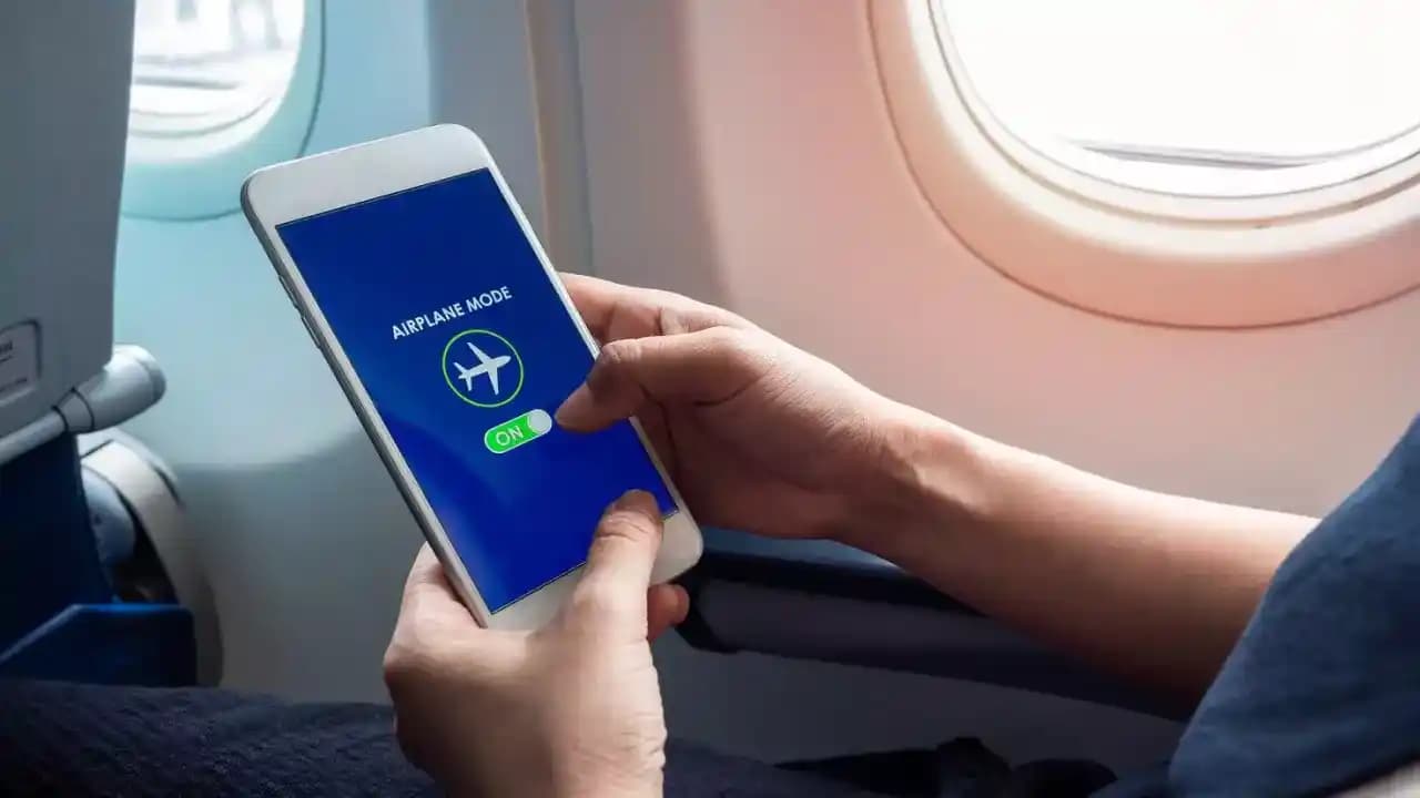 Uçak Modunda Telefon Çalıyor Mu? Uçuşta Telefon Kullanımı ve Teknoloji Açıklaması