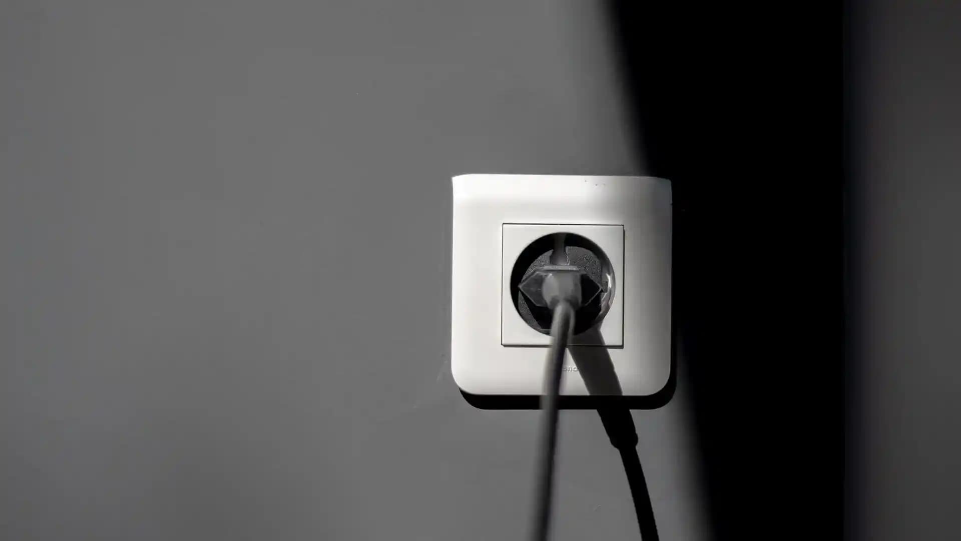 UPS Priz Nedir ve Ne İşe Yarar? Kesintisiz Güç Kaynağı ve Koruma Özellikleri